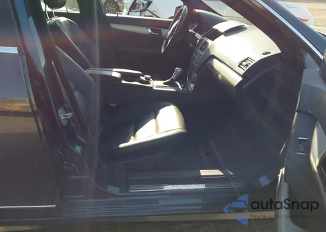 2011 Mercedes-Benz C 300 Luxury/Sport из США, поврежденный, VIN WDDGF5EB2BA529568